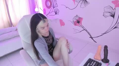 Snapshot of isabela_fiorelli chatting on September 19, 1:23 pm isabela_fiorelli online show from September 19, 1:23 pm