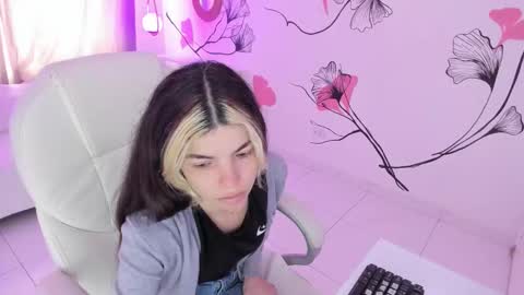 Snapshot of isabela_fiorelli chatting on October 12, 1:21 pm isabela_fiorelli online show from October 12, 1:21 pm