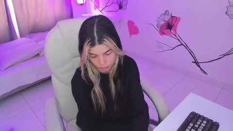 Snapshot of isabela_fiorelli chatting on November 24, 1:33 pm isabela_fiorelli online show from November 24, 1:33 pm