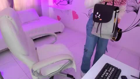Snapshot of isabela_fiorelli chatting on December 1, 1:05 pm isabela_fiorelli online show from December 1, 1:05 pm