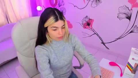 Snapshot of isabela_fiorelli chatting on December 2, 1:05 pm isabela_fiorelli online show from December 2, 1:05 pm