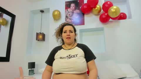 Snapshot of isabela_parkerr chatting on October 9, 11:19 am Mommy Isa online show from October 9, 11:19 am