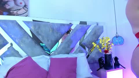 Snapshot of isabela_parkerr chatting on May 2, 12:43 pm Mommy Isa online show from May 2, 12:43 pm