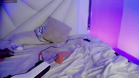 Snapshot of isabela_saenzz chatting on September 29, 4:28 am I S A B E L A ISA online show from September 29, 4:28 am