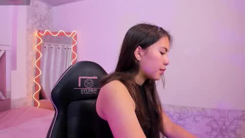 ISABELA  online show from December 22, 11:40 am