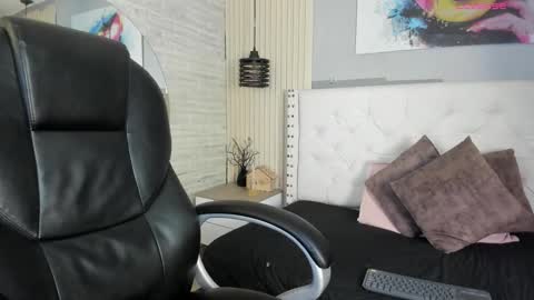 Snapshot of isabella__lux chatting on February 18, 8:27 pm Isa online show from February 18, 8:27 pm