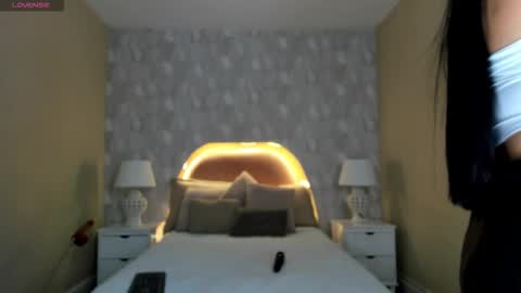 isabella__milf online show from March 1, 12:18 pm