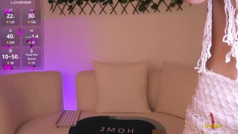 Snapshot of isabella_cox__ chatting on January 13, 11:17 pm Isabella online show from January 13, 11:17 pm