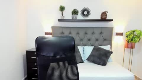 Snapshot of isabella_florez22 chatting on February 27, 12:02 pm Isabel florez online show from February 27, 12:02 pm