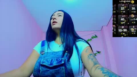 Snapshot of isabella_mendez_1 chatting on June 21, 12:52 pm Isa online show from June 21, 12:52 pm