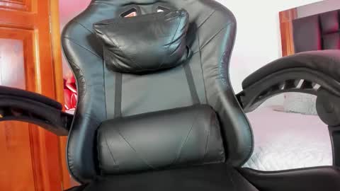 Snapshot of isabella_moon9 chatting on February 20, 12:16 pm Isabella Moon9 online show from February 20, 12:16 pm