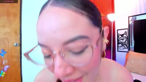 Snapshot of isabella_queen8 chatting on March 21, 1:21 am Isabella Your Queen online show from March 21, 1:21 am