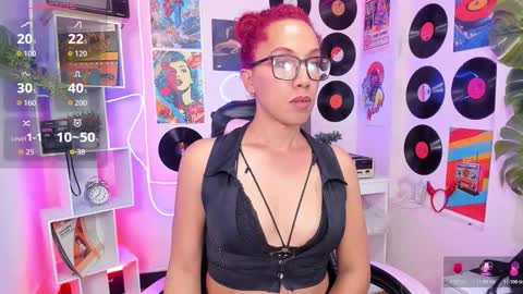 Snapshot of isabella_star_ chatting on February 8, 11:46 am Camila online show from February 8, 11:46 am