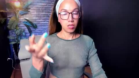 Snapshot of isabella_star_ chatting on May 10, 11:48 am Camila online show from May 10, 11:48 am
