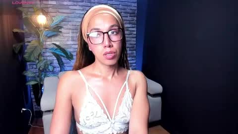 Snapshot of isabella_star_ chatting on May 11, 11:16 am Camila online show from May 11, 11:16 am