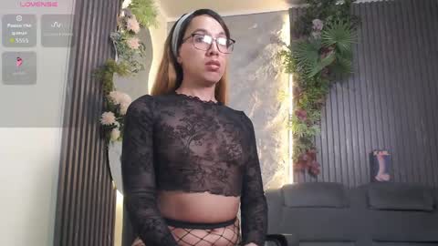 Snapshot of isabella_star_ chatting on May 26, 11:39 am Camila online show from May 26, 11:39 am