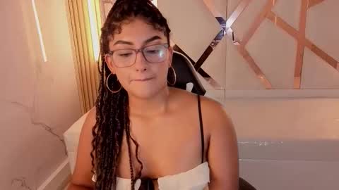 Snapshot of isabella_tp chatting on January 14, 8:47 pm Isa online show from January 14, 8:47 pm