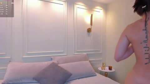 isabellaa_palacios online show from April 15, 5:42 pm