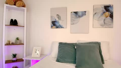 Isabella  online show from April 13, 2:33 pm