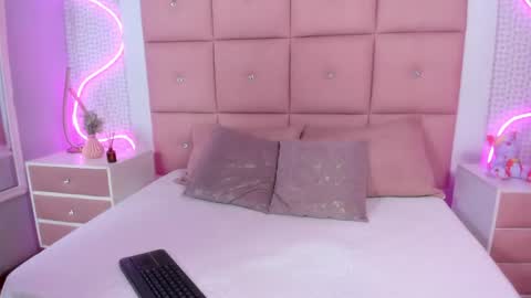 Isabel  online show from May 12, 12:13 pm