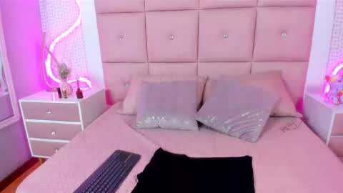 Snapshot of isabellapedraza chatting on May 14, 12:23 pm Isabel online show from May 14, 12:23 pm