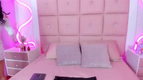 Snapshot of isabellapedraza chatting on May 15, 12:01 pm Isabel online show from May 15, 12:01 pm