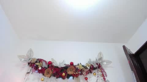 Snapshot of isabellas_smith chatting on December 6, 4:14 am Martina IG martissmith01 online show from December 6, 4:14 am