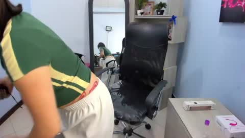 Snapshot of isabellasummer_ chatting on June 16, 12:19 pm isebella online show from June 16, 12:19 pm