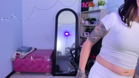 Snapshot of isabellasummer_ chatting on July 15, 12:54 pm isebella online show from July 15, 12:54 pm