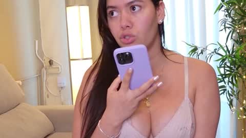 isabellauribe online show from March 27, 4:18 pm