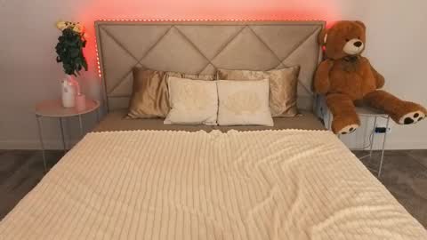 Isabelle online show from March 23, 4:27 am