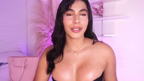 Snapshot of isabellefoxx chatting on July 10, 5:01 am Isa online show from July 10, 5:01 am
