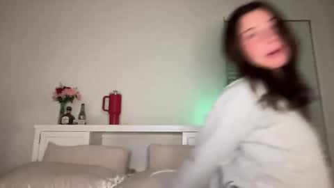 Snapshot of isabellekinsley chatting on February 18, 3:53 am isabellekinsley online show from February 18, 3:53 am