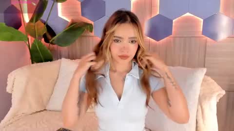 Snapshot of isabellestorm chatting on June 18, 3:07 am online show from June 18, 3:07 am