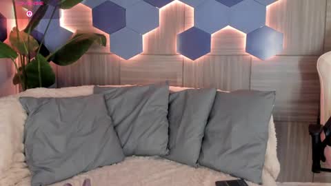 Snapshot of isabellestorm chatting on July 4, 3:35 am online show from July 4, 3:35 am