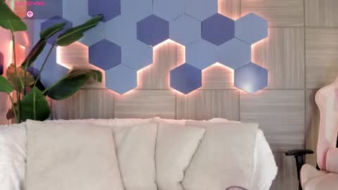 Snapshot of isabellestorm chatting on July 14, 3:44 am online show from July 14, 3:44 am
