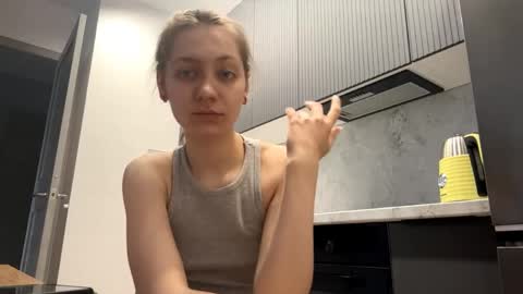 Snapshot of isabelvonseeger chatting on May 4, 9:49 am I am Maxine ntmu online show from May 4, 9:49 am