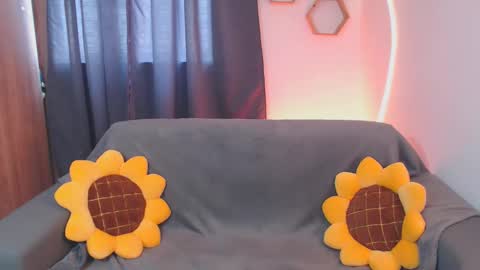 Isa online show from April 8, 6:19 pm