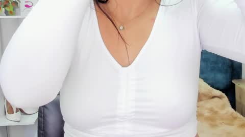 Snapshot of isadoravex chatting on May 22, 2:19 am Isabel online show from May 22, 2:19 am
