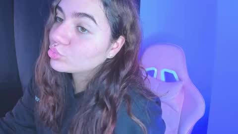 Snapshot of isarhodes_ chatting on December 21, 1:36 am Isa online show from December 21, 1:36 am