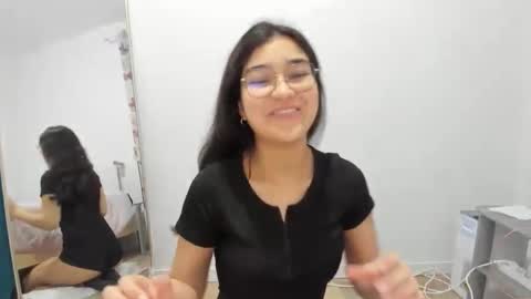 Snapshot of isasuarezzzz chatting on March 3, 7:42 pm Isa Suarez online show from March 3, 7:42 pm