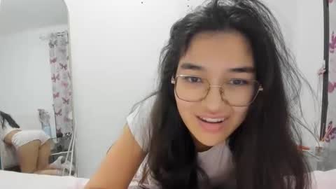 Isa Suarez online show from March 9, 8:35 pm