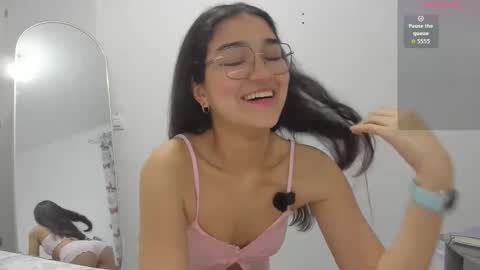 Isa Suarez online show from April 21, 7:06 pm