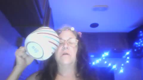 Snapshot of iseestarz420 chatting on December 9, 12:19 pm Iseestarz420 online show from December 9, 12:19 pm