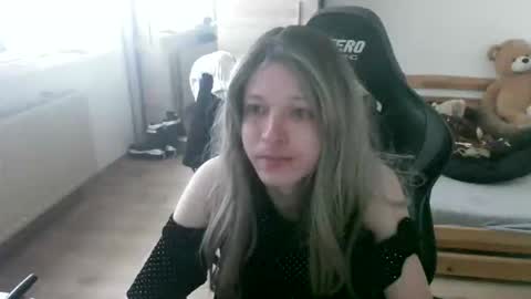 isilmarith online show from March 15, 12:00 pm