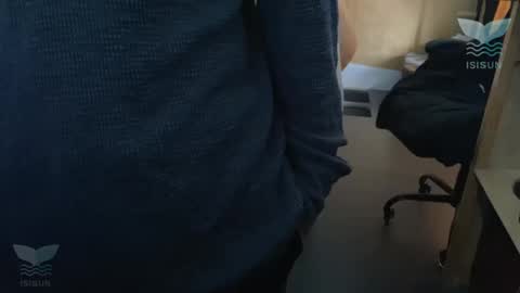 Snapshot of isis_alan chatting on February 17, 12:34 pm Isis Alan online show from February 17, 12:34 pm