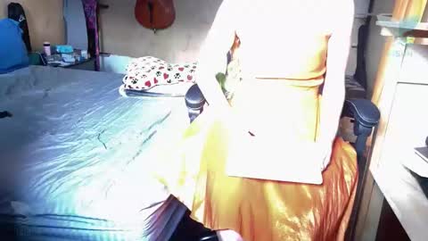 Snapshot of isis_alan chatting on March 16, 12:42 pm Isis Alan online show from March 16, 12:42 pm