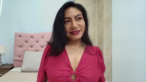 Snapshot of isis_choi chatting on January 5, 7:06 pm Isis Choi online show from January 5, 7:06 pm