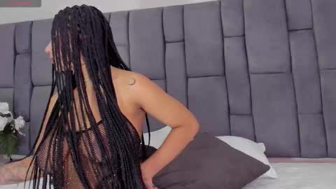 Isis Larah online show from October 23, 4:23 am