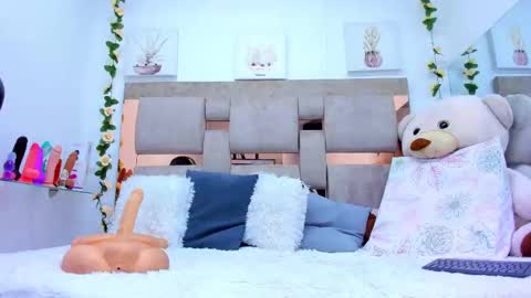 Isla Thompson online show from March 5, 9:05 am